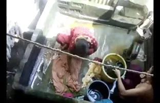 वीडियो बारिश में अल्ला मधुमक्खी  ladki ko kaise pataye