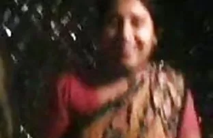वीडियो एक जापानी महिला एक झोपड़ी में छोड़ दिया गया था, एक और जंगल में  सेकसी ओपन फोटो