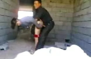 वीडियो बेब में एक पोशाक-ऊपर बर्फ सफेद  लींग आकार फोटो