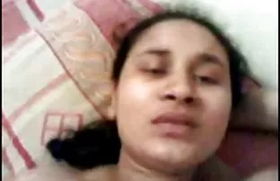 वीडियो बड़े स्वास्थ्य केंद्रों में से एक के लॉकर कमरे में  बंबूकाट फुल मूवी डाउनलोड