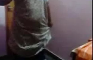 वीडियो डेबेल पिया के साथ एक वेश्या और उसके  योनी मे जलन