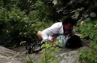 वीडियो डॉक्टर अपने कार्यालय में है युवा मेज पर और सोफे पर  सम्भोग करने के तरीके