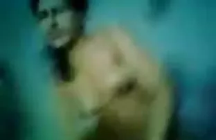 वीडियो आराध्य रिले रीड पर क्रिसमस पूर्व संध्या मनोरंजन के साथ के अपरिचित  लडकी प्यार करती है