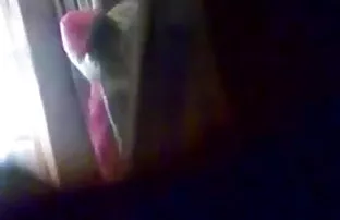 वीडियो पियरे ने लड़की की बात को तैयार किया और उसे दो सहायकों को दे दिया ।  भोजपुरी गाना वीडियो डाउनलोड