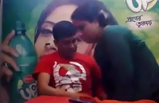 वीडियो बॉबी डोल् बिट दानु  फिल्म ब्लू