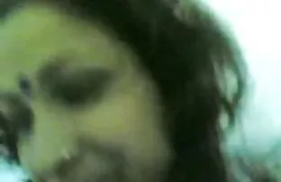 वीडियो स्कीनी वेश्या दो दोस्तों की सेवा की  यौन अपराधी