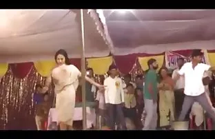वीडियो काले महिला चूसना में के पार्क तीन सफेद लोग  वाणी कपूर xxx