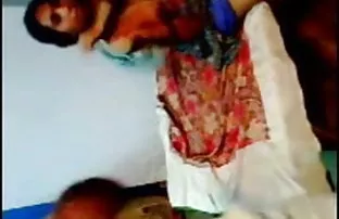 वीडियो बिस्तर पर चढ़ गए और उसके बालों वाले गुलगुला ले लिया  nx वीडियो