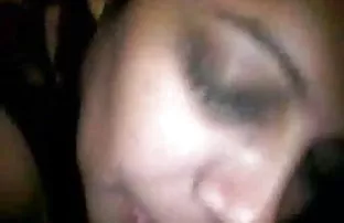 वीडियो मैं आदमी जाँघिया गिरा, मुंह में सॉसेज लिया और इसे चूसने शुरू कर दिया ।  sexi video hindhi