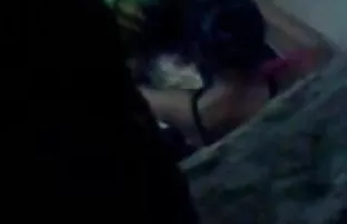 वीडियो कैमरे के साथ बौना कास्टिंग आयोजित करता है  बफ डाउनलोड वीडियो