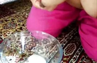 वीडियो सो होने का नाटक किया और उसके प्रेमी को एक की भूमिका में खुद को महसूस करने की अनुमति दी  काम उत्तेजना