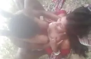 वीडियो एक नाइट क्लब में नशे में लड़कियों का एक गुच्छा  सेक्सी वीडियो देखें