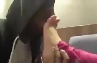 वीडियो तीन छात्रों को एक देश गांव में लोगों के साथ एक आराम है  sexi fim