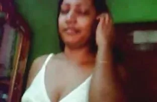 वीडियो एक बुजुर्ग चाची पर एक कुआन खींच लिया  सेक्सी वीडियो में हिंदी