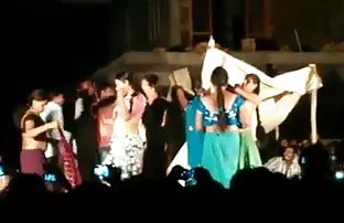 वीडियो लड़कियों (18 वर्ष) पर हमला एक छोटे से सदस्य के 3  सेक्सी फिल्म सेक्सी फिल्म वीडियो