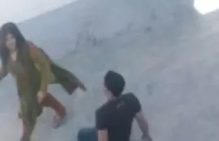 वीडियो पति एक दोस्त के साथ शादी कर ली और कैम पर अपने सेक्स फिल्माया  hindi dehati sexi video
