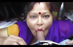 वीडियो अपने विशाल उपकरण उसे तंग किटी में एक रसल डालता है ।  सक्स वीडियो