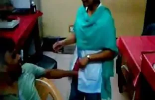 वीडियो लड़कियों शो धारा निकलना  हिन्दी सेक्स कहानी