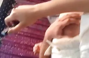 वीडियो बच्चे को कपड़े पहनने के लिए तैयार  मद्रासी हिंदी मूवी