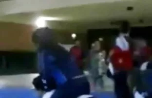 वीडियो लड़कियों को बाथरूम में एक डिक पर लगाया जाता है  तस्वीर xx